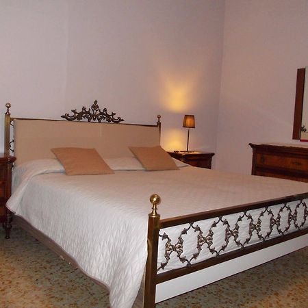 Travellers Lodge Bed & Rooms Τρεβίζο Εξωτερικό φωτογραφία