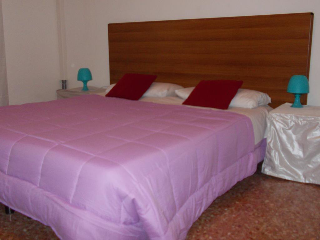 Travellers Lodge Bed & Rooms Τρεβίζο Δωμάτιο φωτογραφία