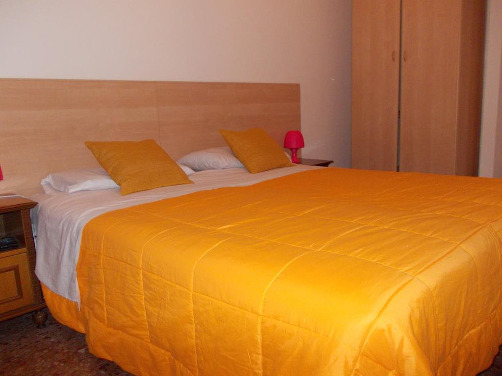 Travellers Lodge Bed & Rooms Τρεβίζο Δωμάτιο φωτογραφία