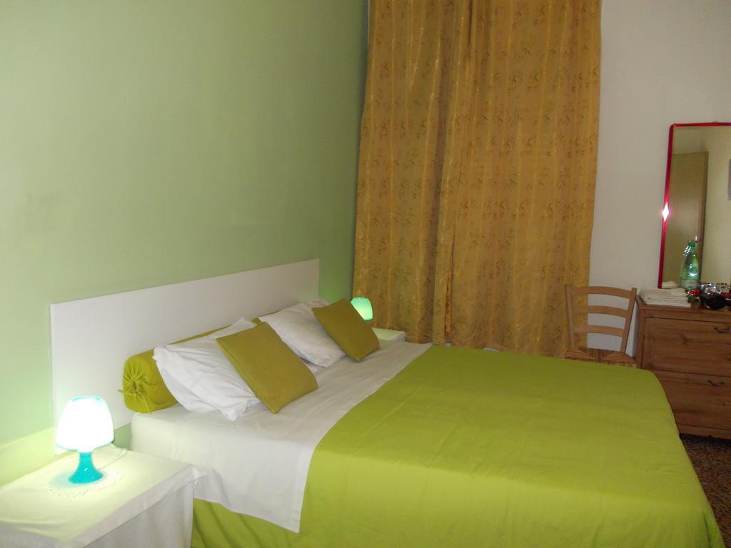 Travellers Lodge Bed & Rooms Τρεβίζο Δωμάτιο φωτογραφία